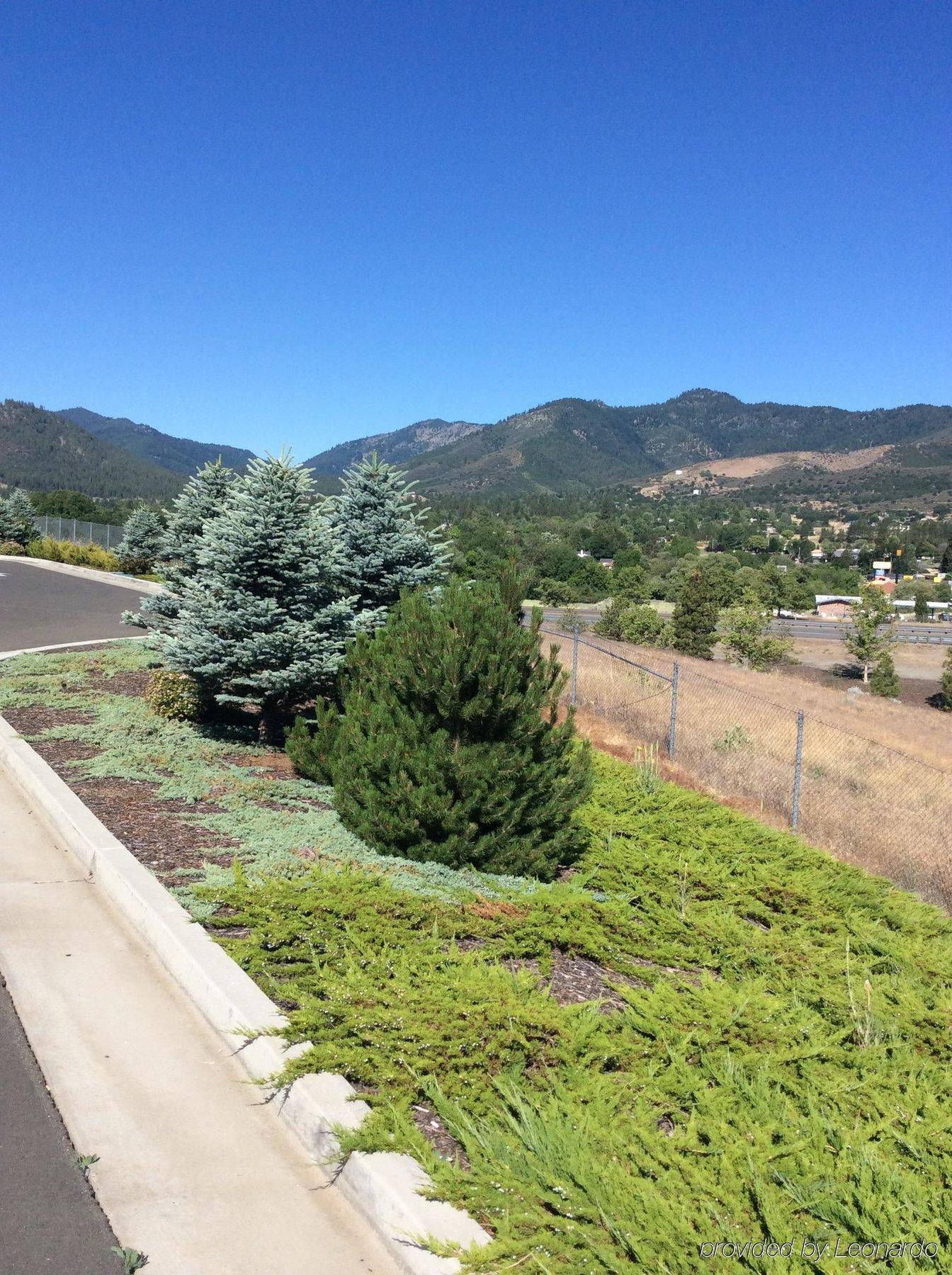 Holiday Inn Express Yreka-Shasta Area By Ihg Екстериор снимка